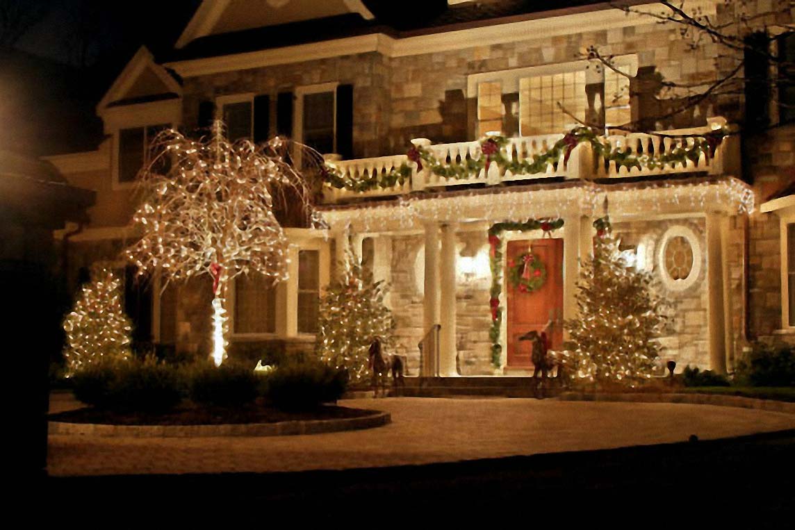 Residential Christmas Decorating Services