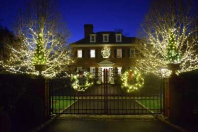 Our landscape design offers residental decorating for the holidays for home owners in Greenwich, Connecticut