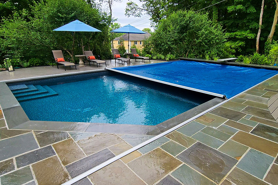 Automatic pool cover ensuring protection and safety for the pool